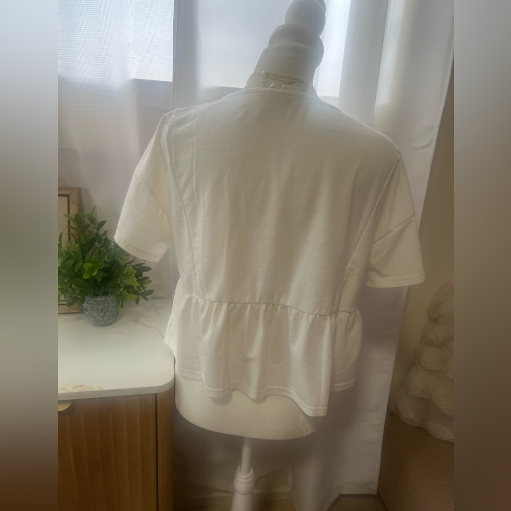 Button down white blouse - Picture 2 of 5
